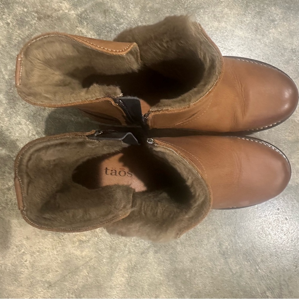 Taos Footwear Men's Tan Leather Boots with Fur Lining